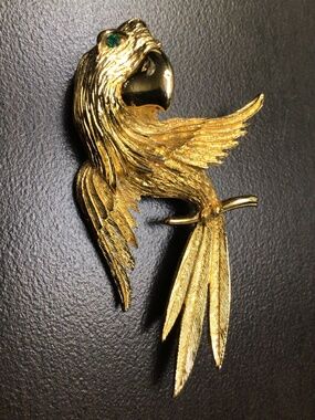 Vintage Lind-Gal LG Gold Tone Figural Parrot Brooch Pin with Green Eyes